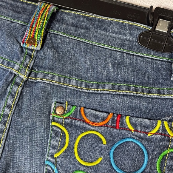 Coogi Womans Embroidered Button Bermuda Denim Jean Shorts Sz 7/8‎ - Picture 4 of 8